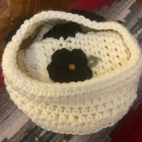 HAND KNIT hat and gloves - Picture 7 of 7